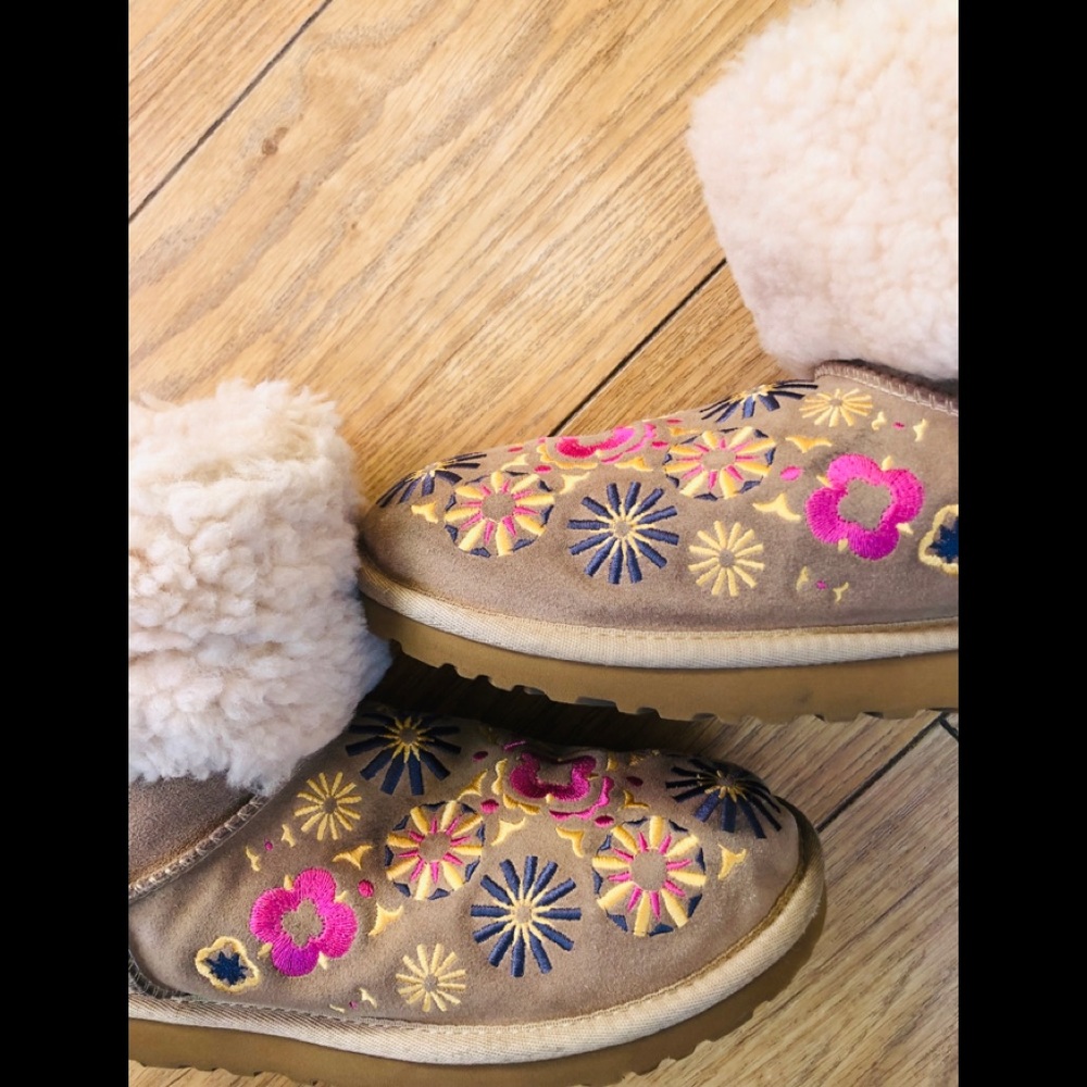 Ugg boot size 7 💜💄⛸mint Condition